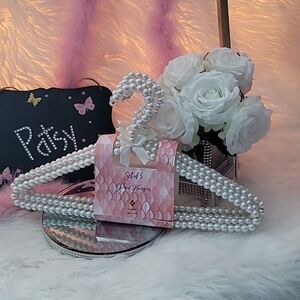 1827  CONCEPTS   PEARL HANGERS Set of 5 NWT